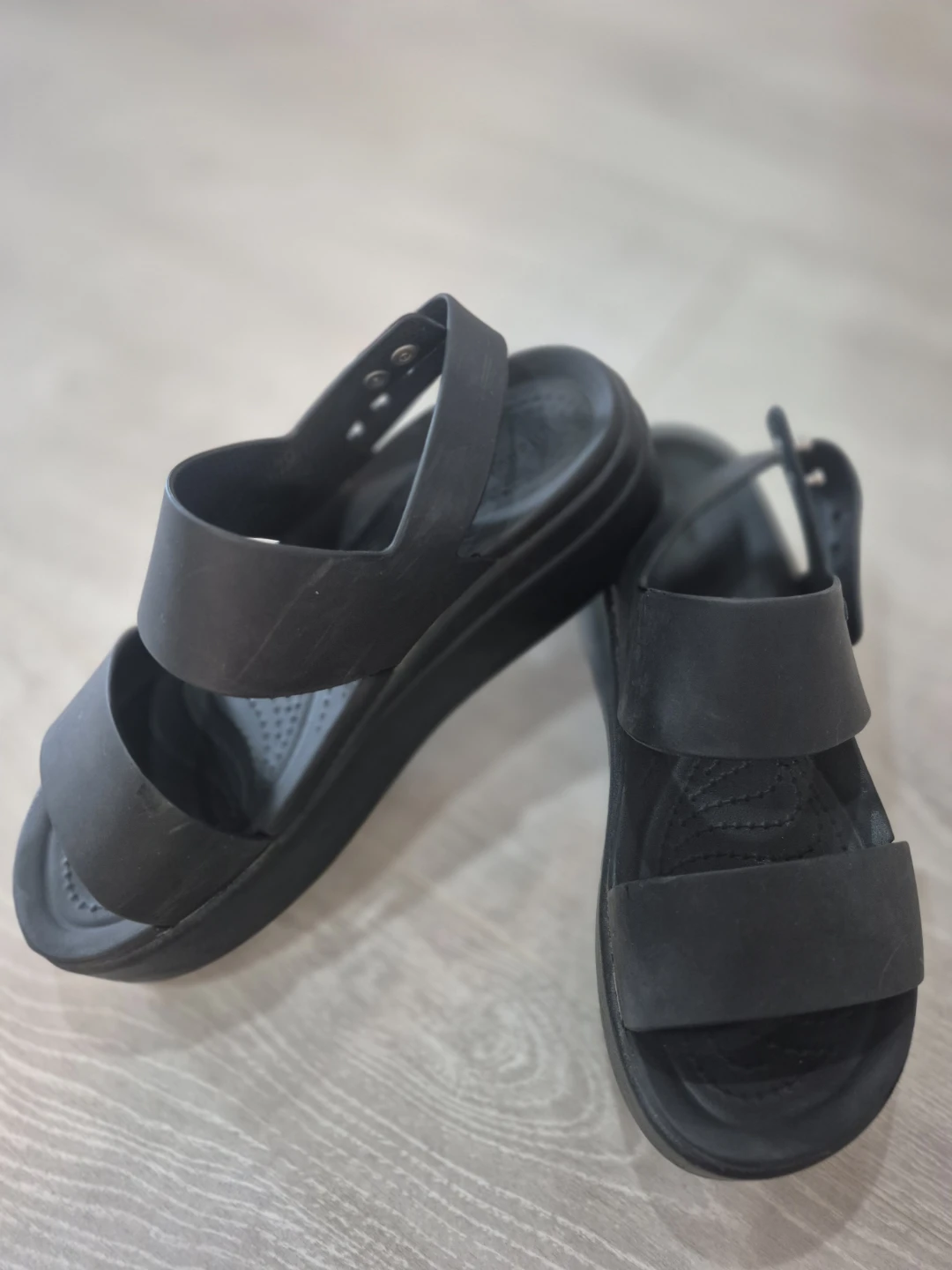 Crocs Black Sandals Size 6 - photo 4