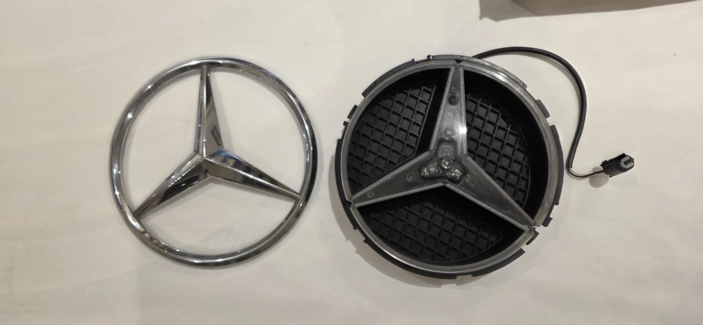 Lite up  GENUINE Mercedes-Benz Grille Emblem A 218 817 45 00 - photo 2