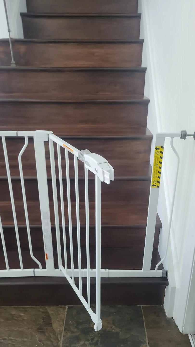 White Metal Baby Gate - photo 3