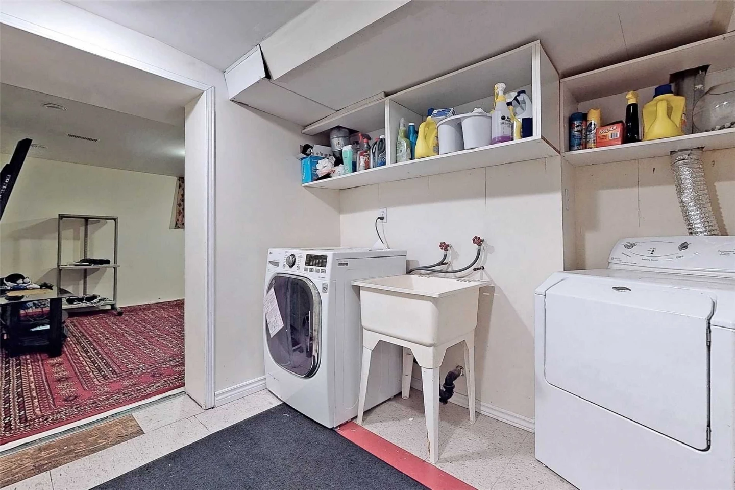 Basement for rent - photo 2