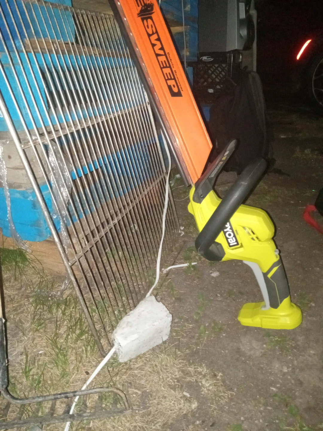 Brand new cutter. With aa 8 hours battry