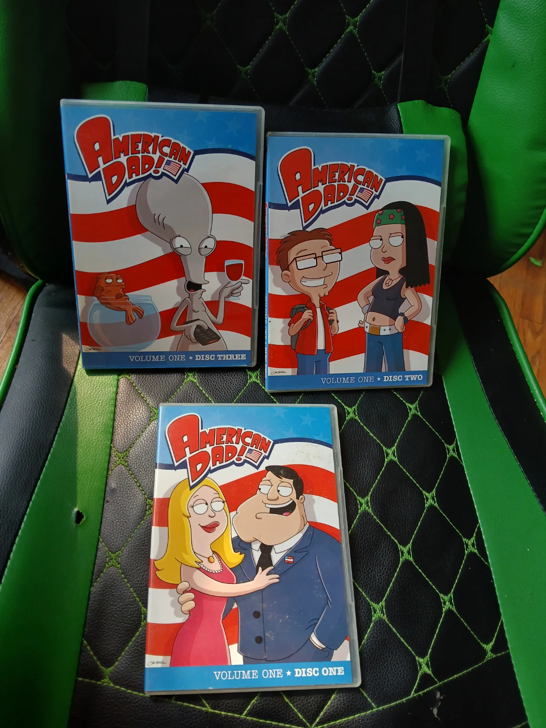 American Dad! Volume One DVD Box Set - photo 3
