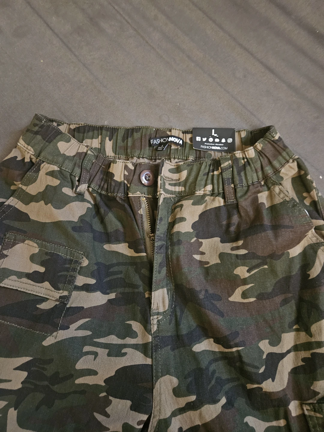 Fashion Nova Camo Cargo Pants Size L - photo 3
