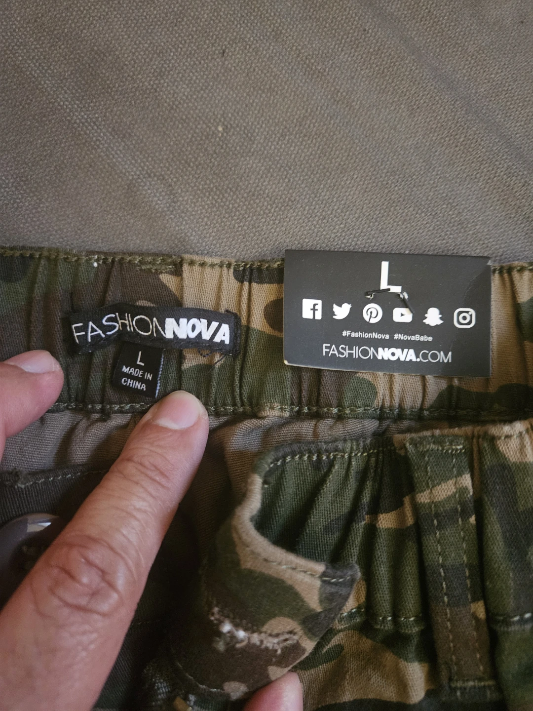 Fashion Nova Camo Cargo Pants Size L - photo 4