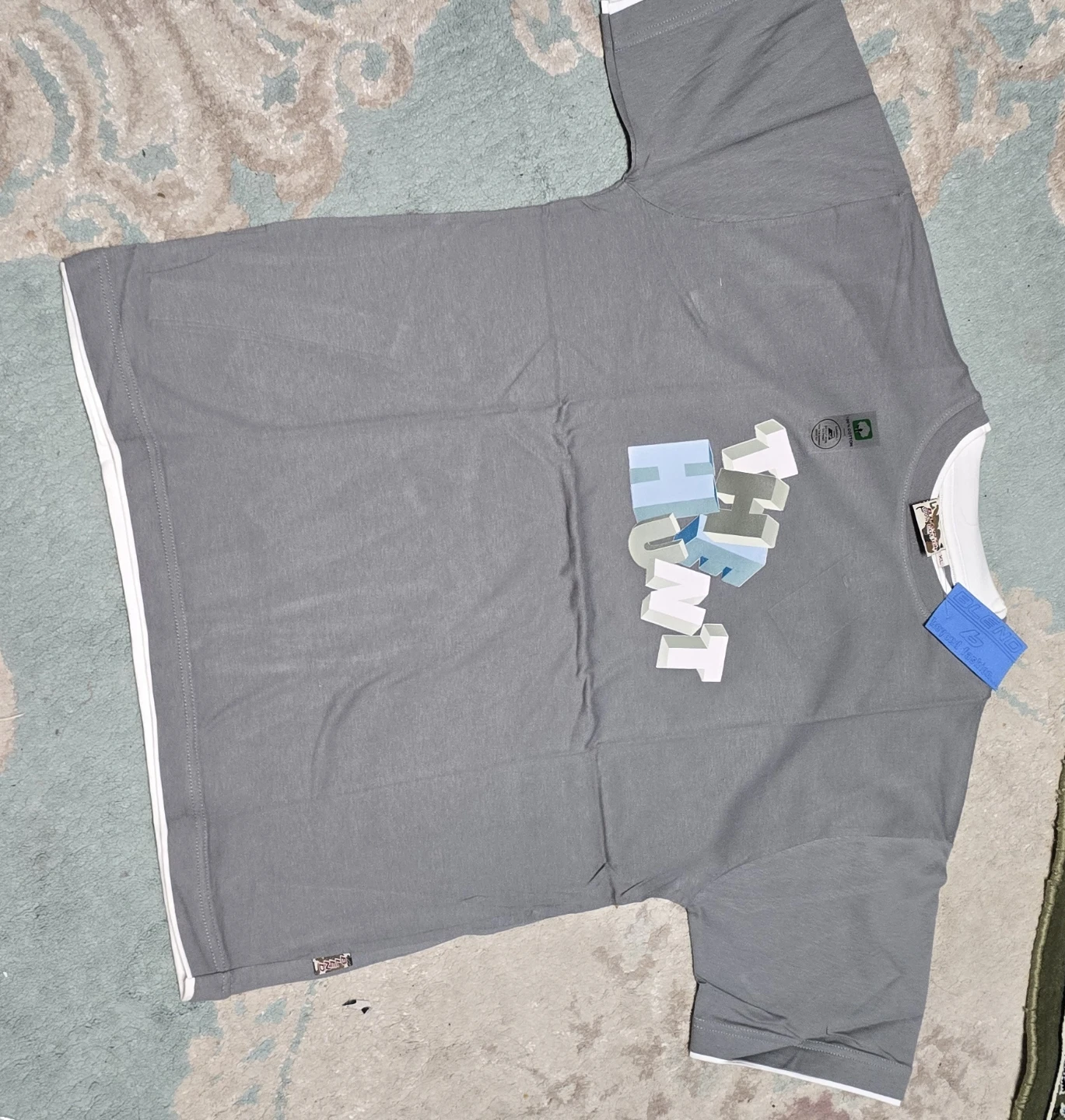 $4 NEW Bundle of T- Shirts in different sizes and colors - photo 4