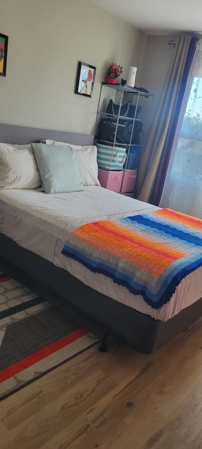 Double bed with upholstered headboard +  pillowcases included - photo 2