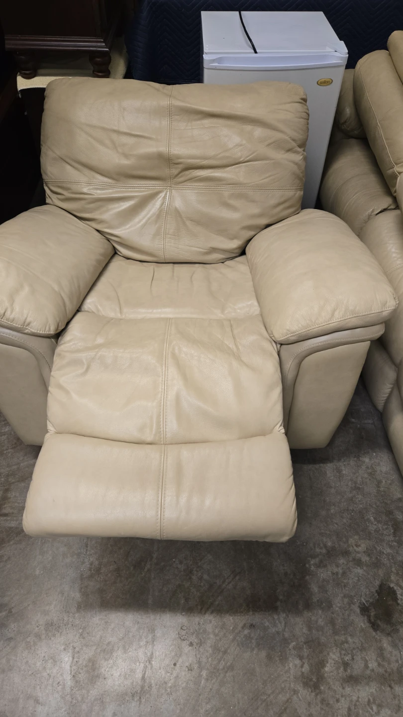 Cream Leather Recliner Chair - photo 2