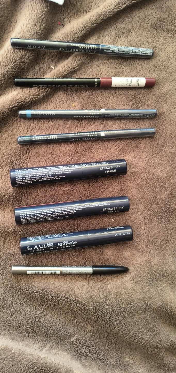 Lattafa Yara Perfume and L'Oréal Foundation Compact - photo 2