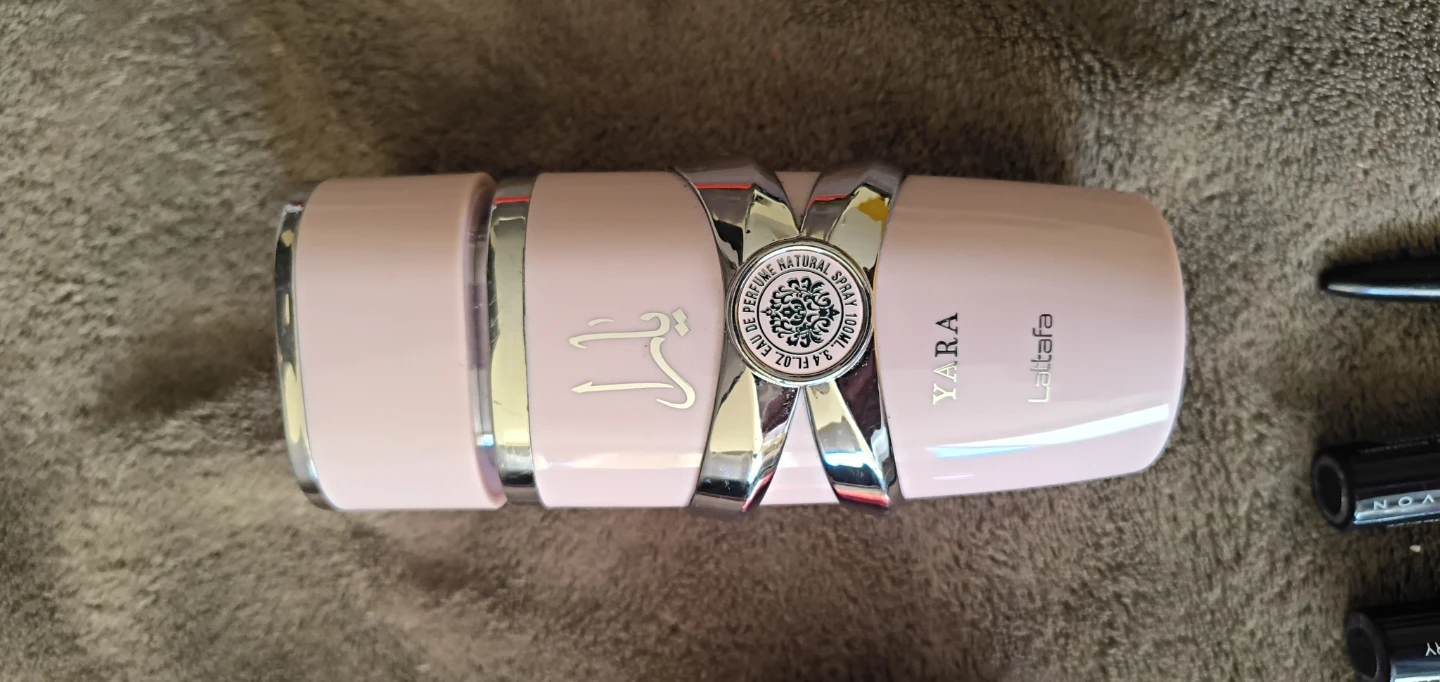 Lattafa Yara Perfume and L'Oréal Foundation Compact - photo 4