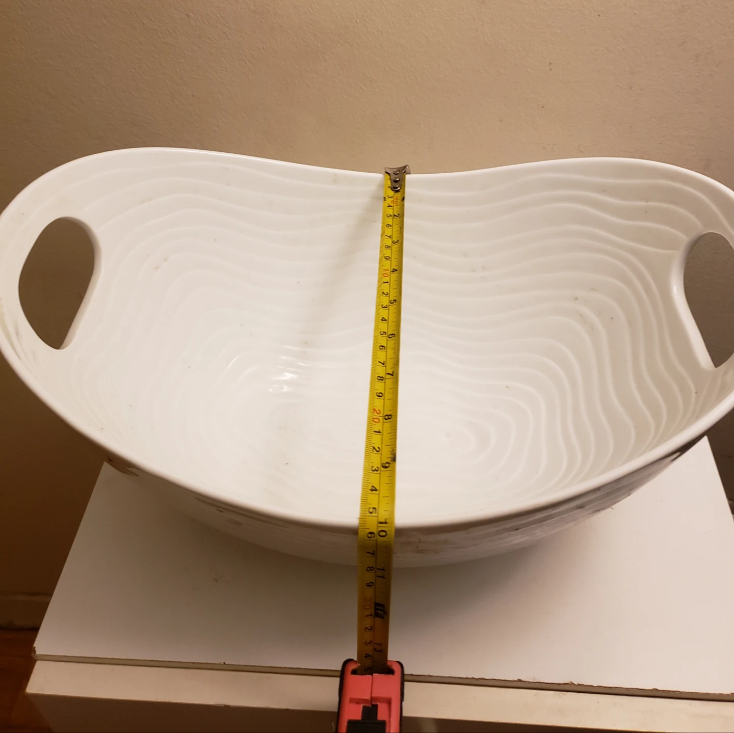 Beautiful White ceremic Decorative fruit  Bowl with Handles - photo 2