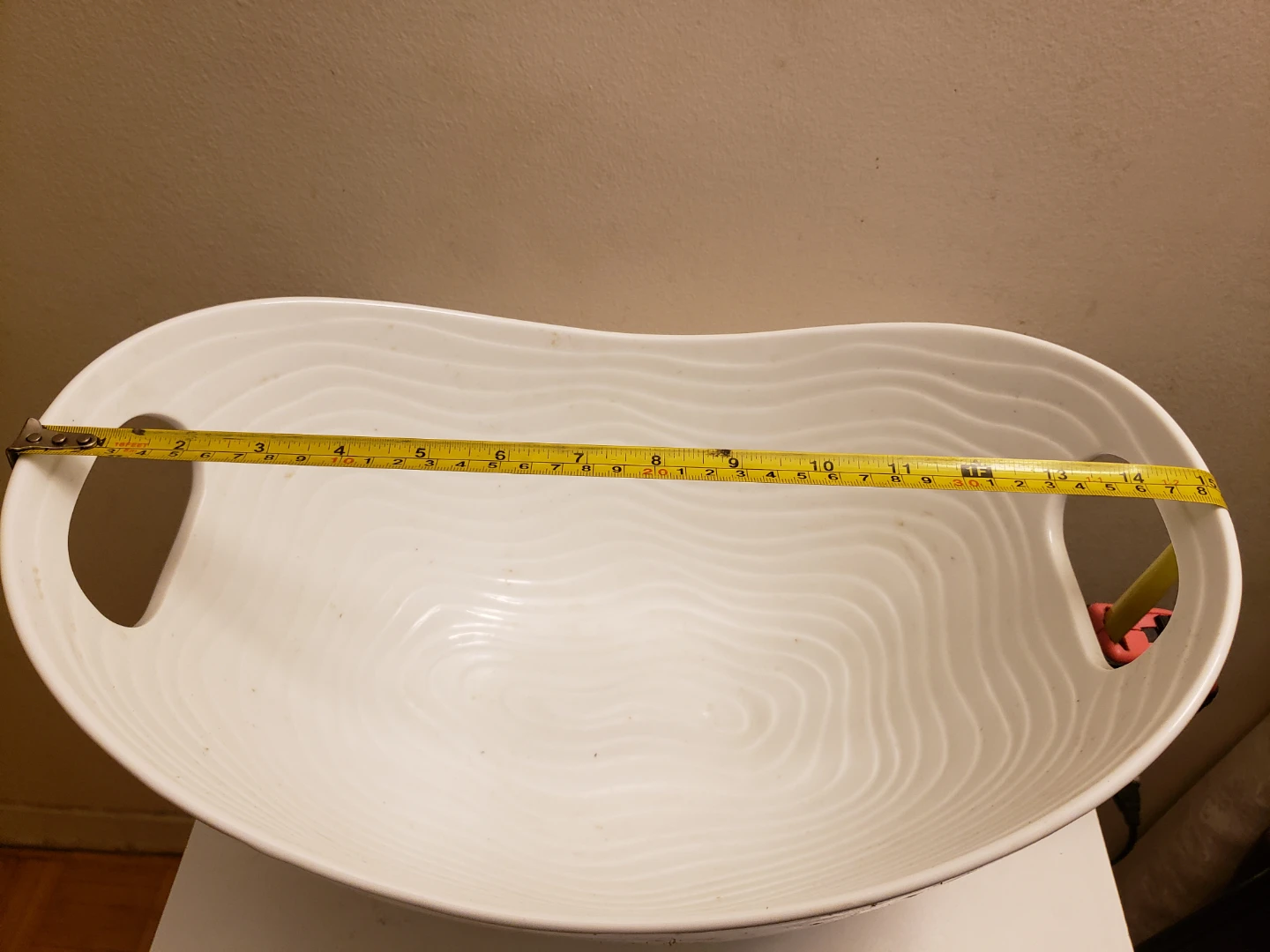 Beautiful White ceremic Decorative fruit  Bowl with Handles - photo 3