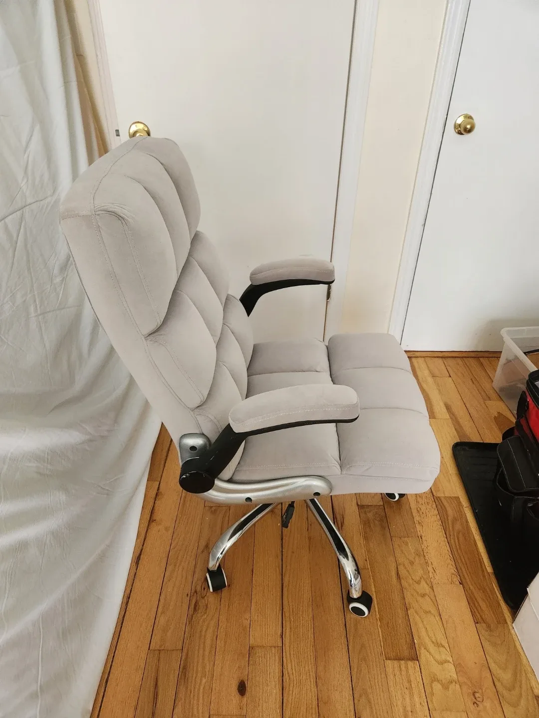 $20 Gray Faux Suede Executive Office Chair - photo 2