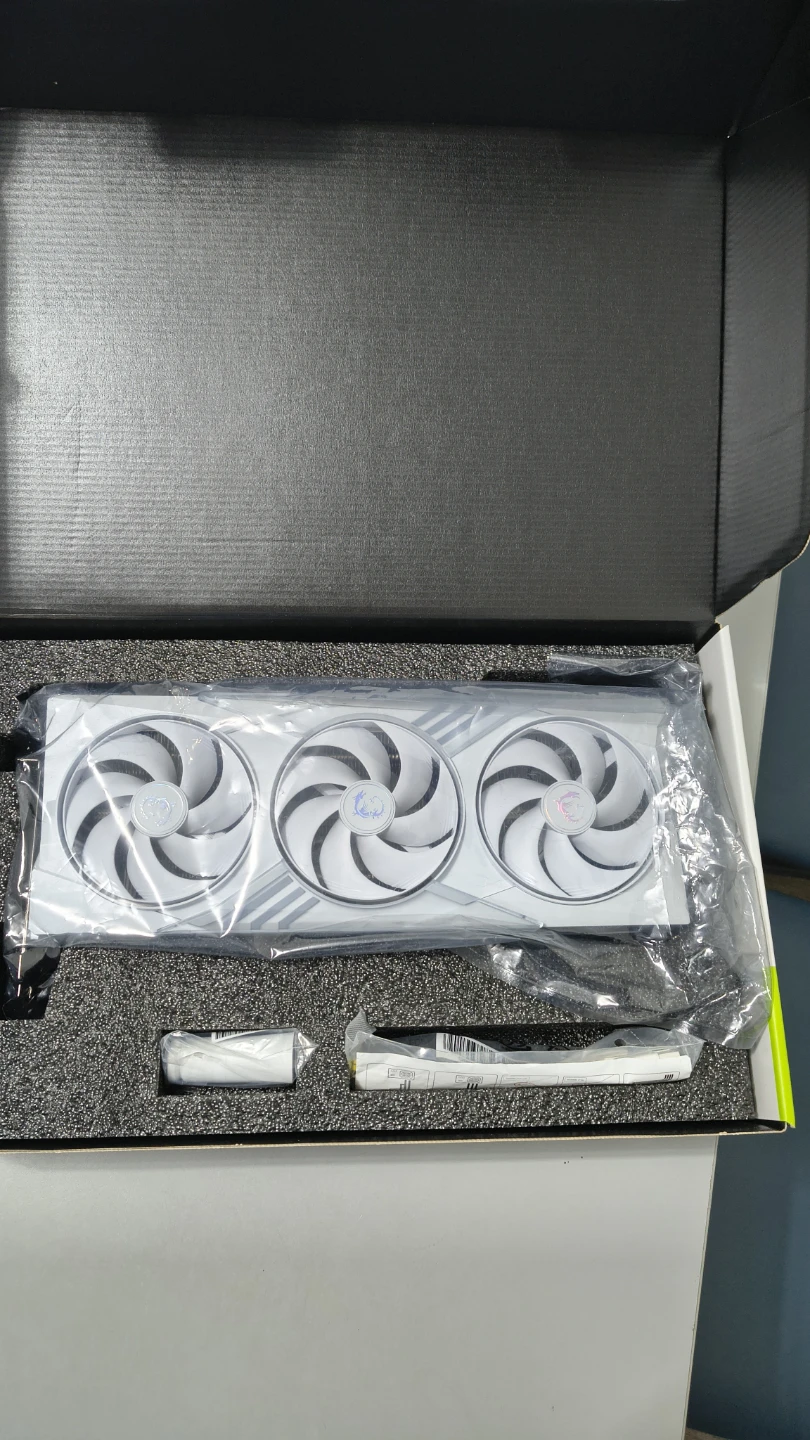 MSI rtx 5070ti gaming trio OC white - photo 3