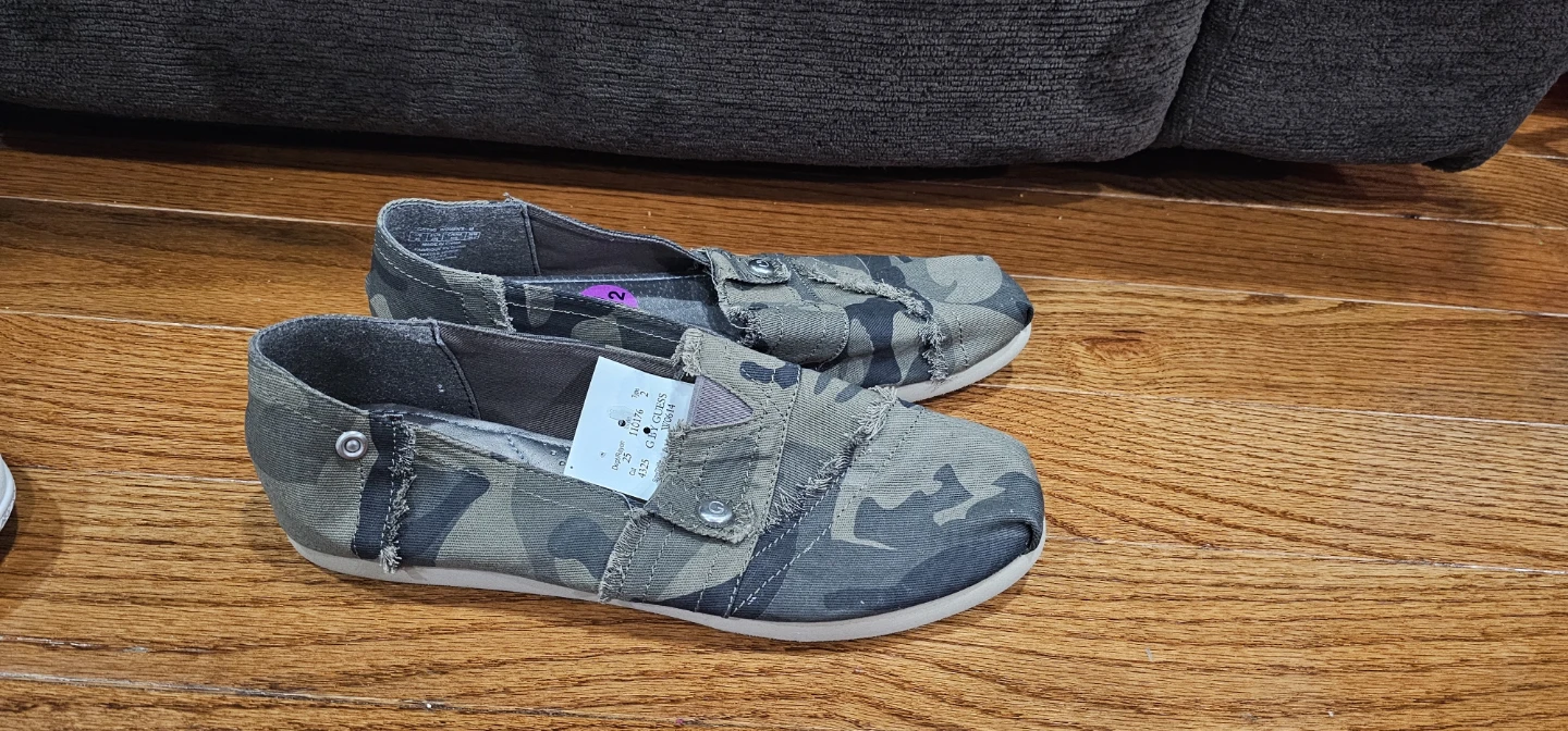 BRAND NEW! G by GUESS Women's Camo Espadrille Flats Size 8.5 - photo 2