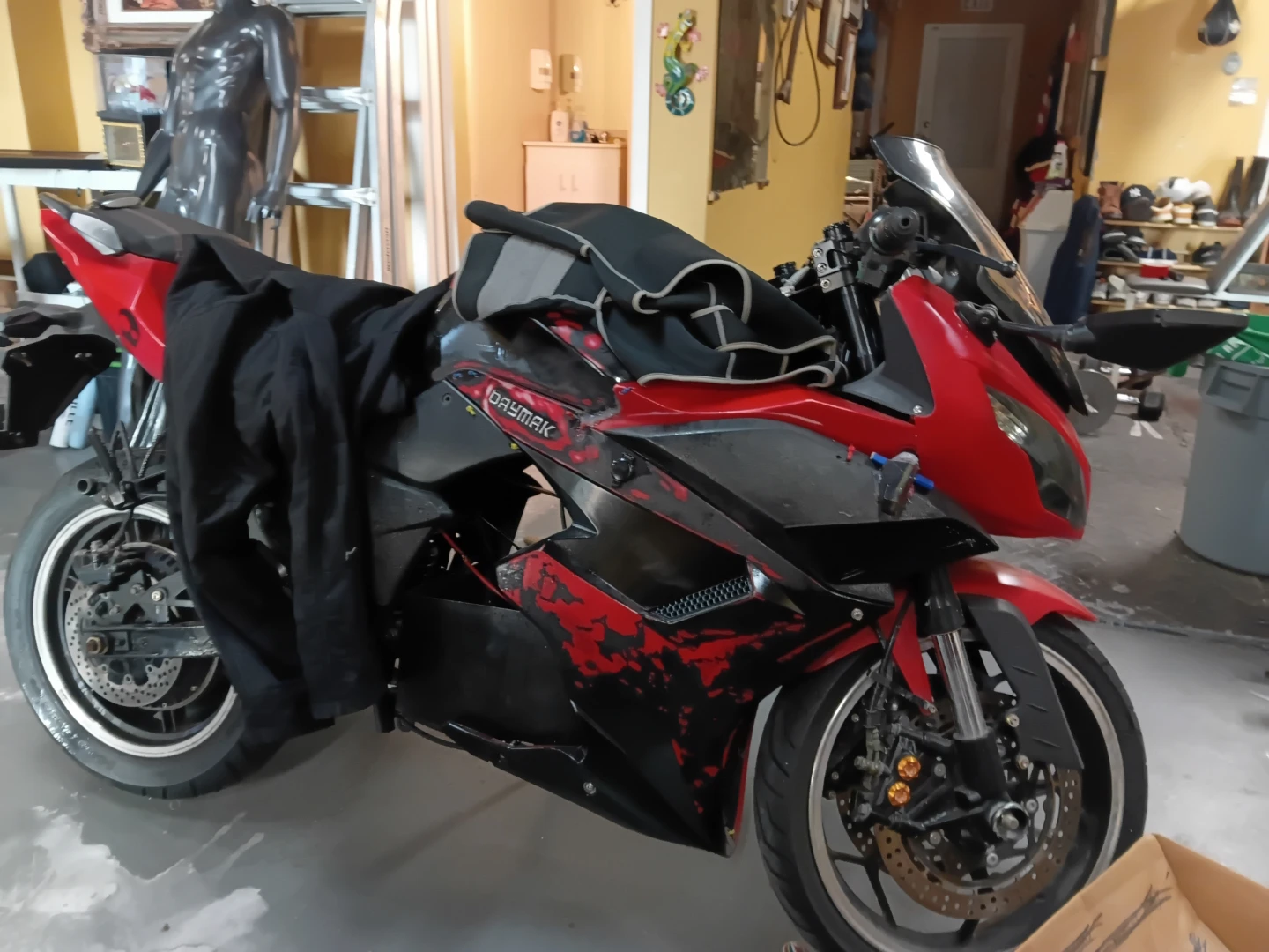 DAYMAK Electric Motorcycle