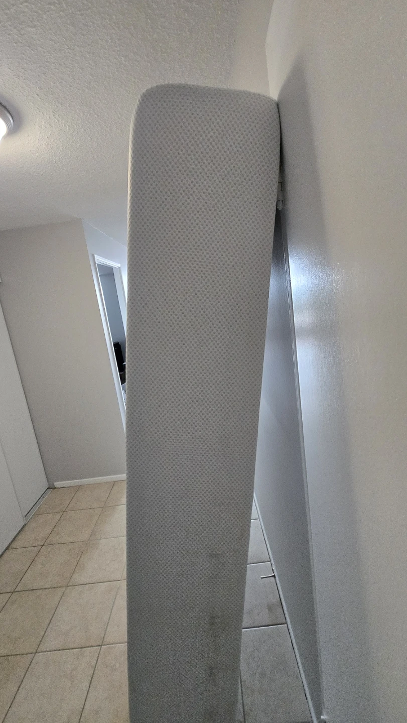 Zinus Queen Size Mattress - photo 2