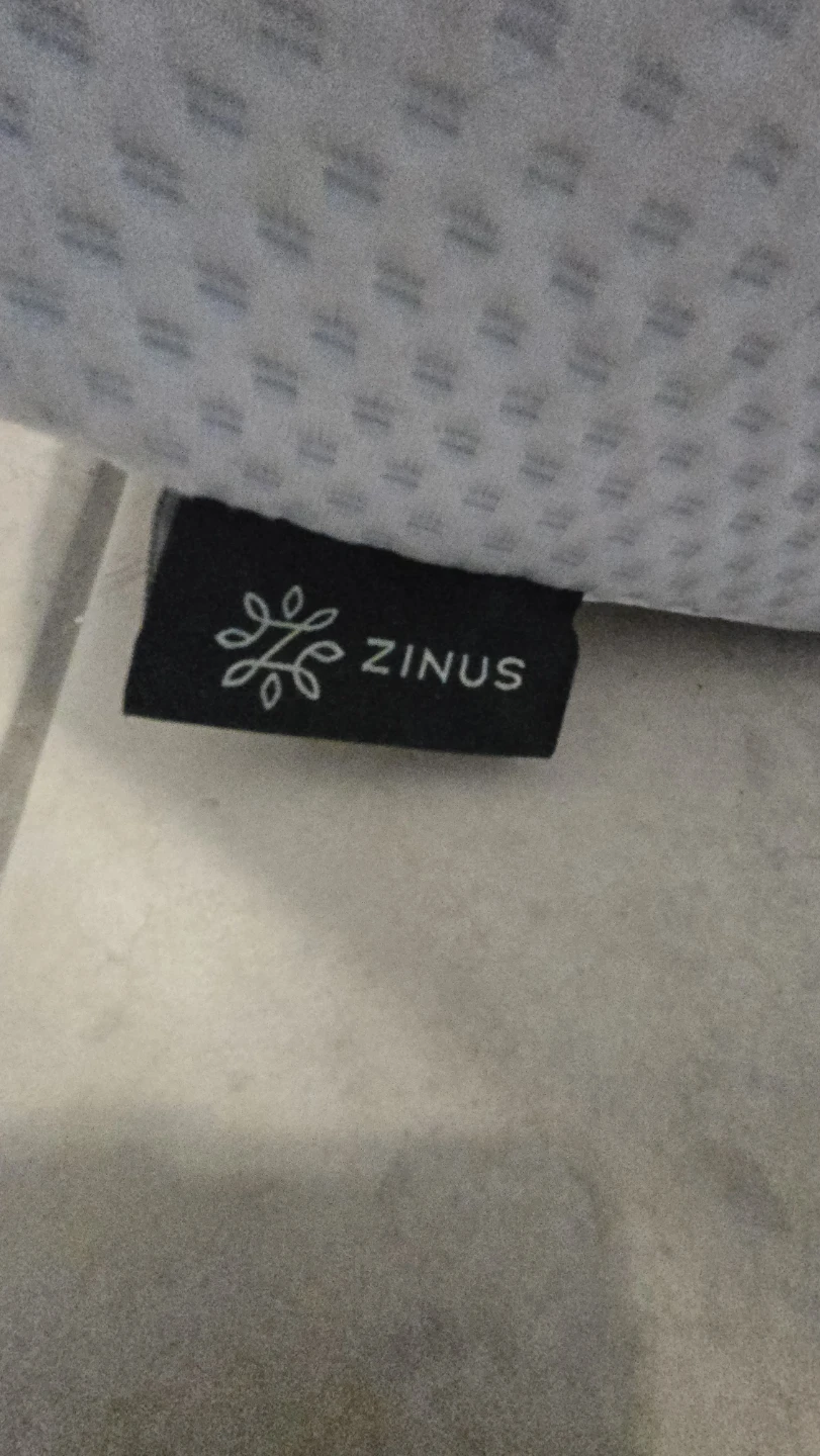 Zinus Queen Size Mattress - photo 3