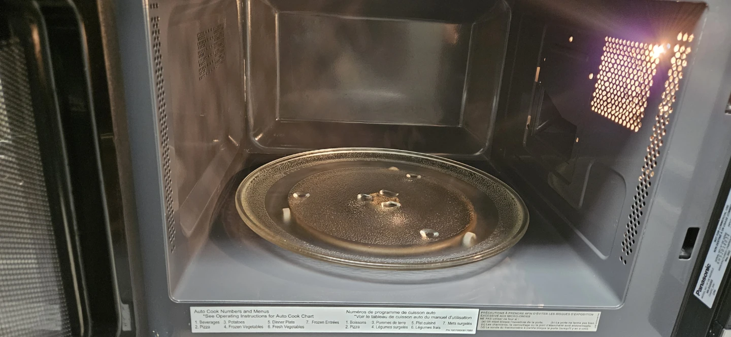 Move out sale Panasonic 900W High Power Microwave - photo 3
