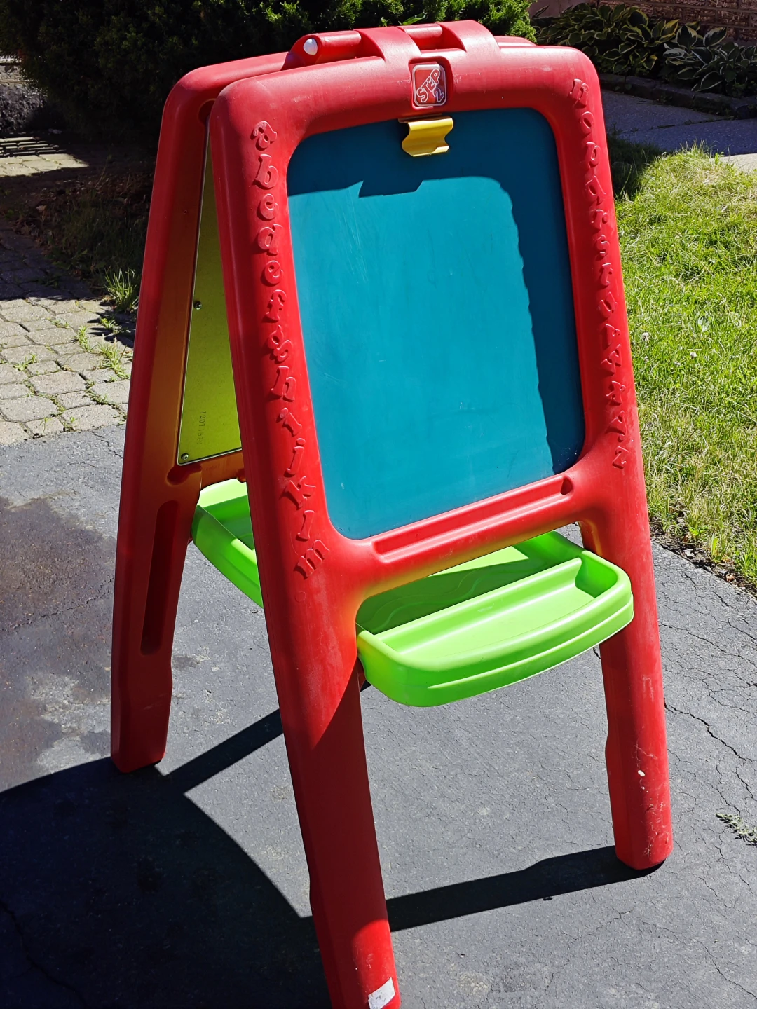 Step2 Double-Sided Kids Art Easel – Good Condition - photo 2