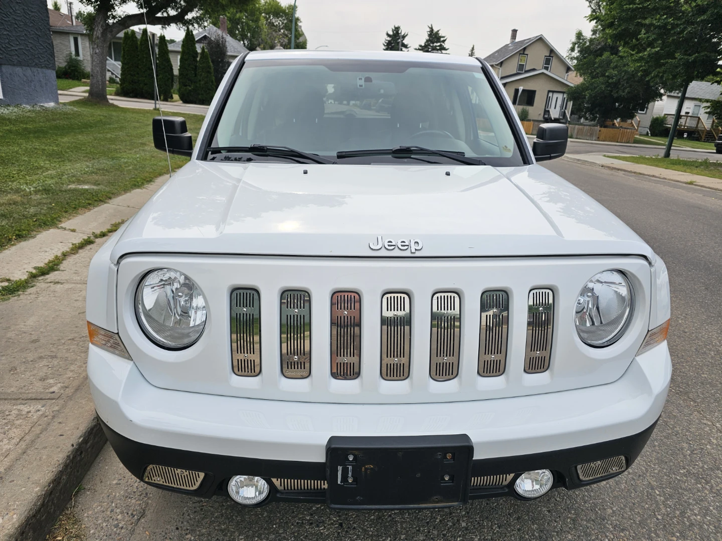 2015 White Jeep Patriot SUV - photo 2