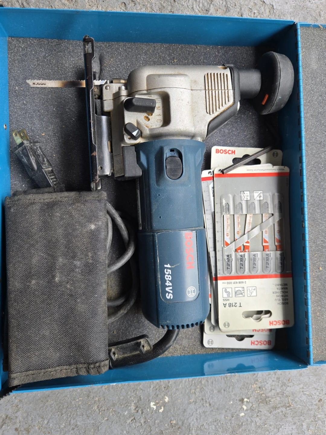 Bosch 1584VS Jigsaw with Blades