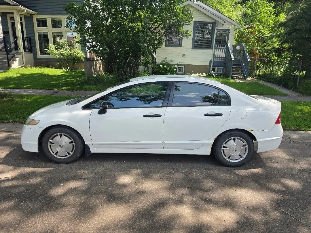 2010 Honda Civic. Great go to ride. High mileage. - photo 4
