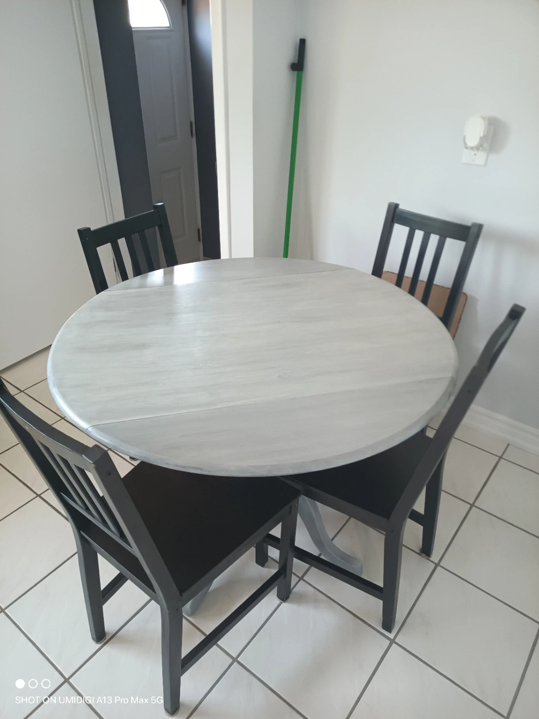 Drop Leaf Dining Table and Chairs Set - photo 2