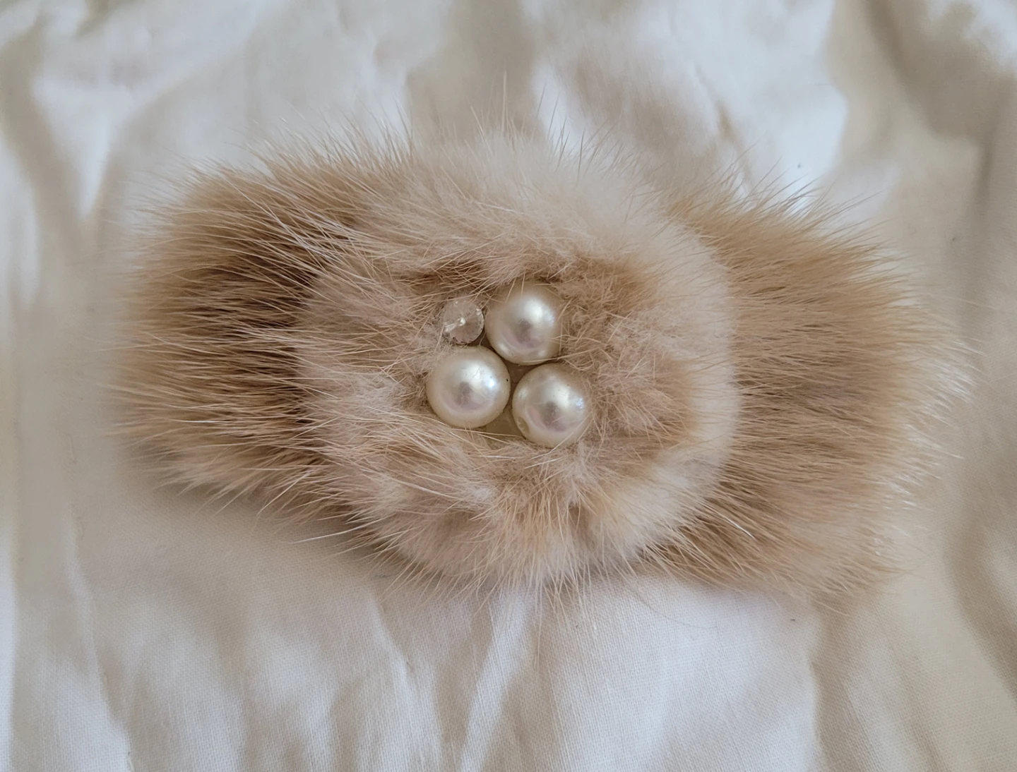 Vintage Fur & Pearl Hair Clip
