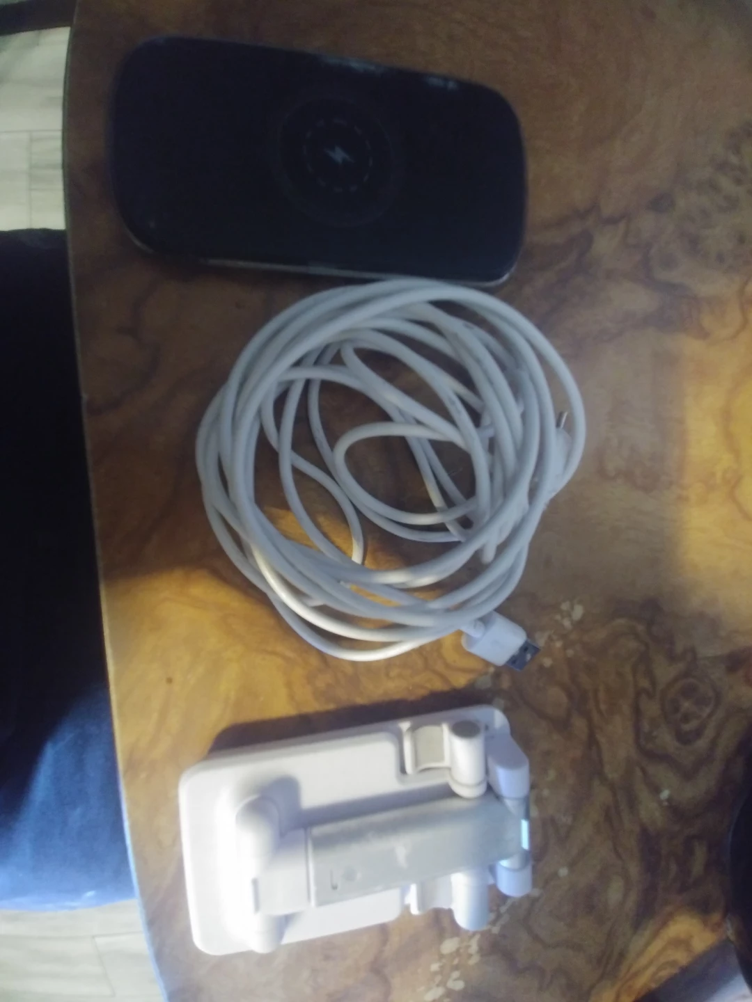 Wireless Charging Pad with Stand and Cable - photo 2