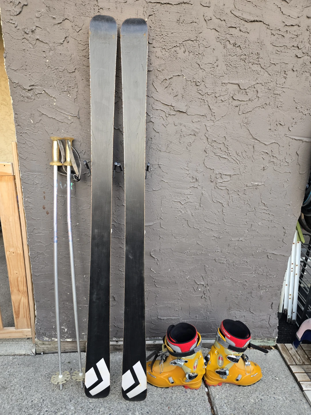 Ski board, ski poles, ski boots - photo 2