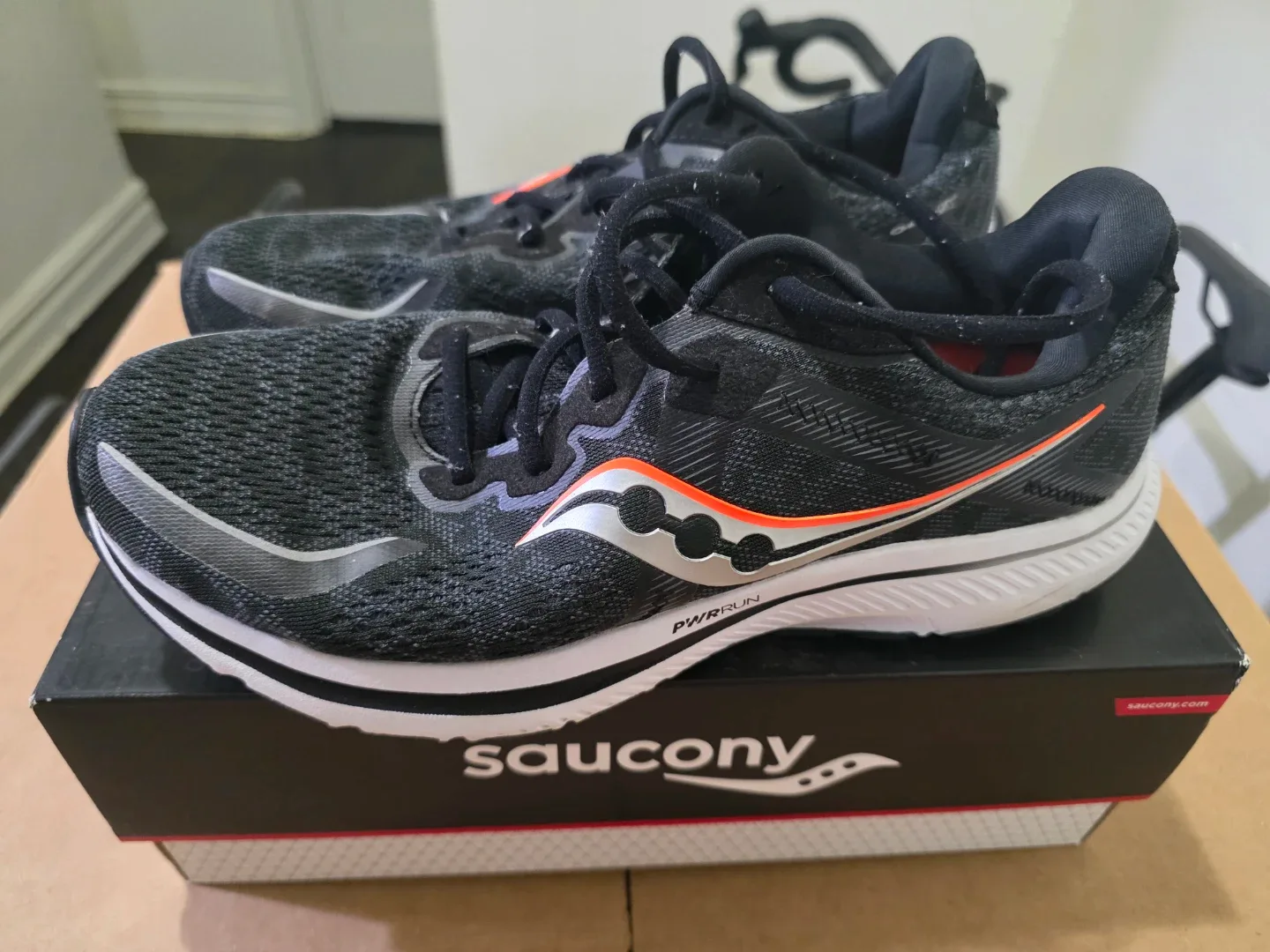 Saucony PWRRUN Running Shoes Men Size 10.5 Wide