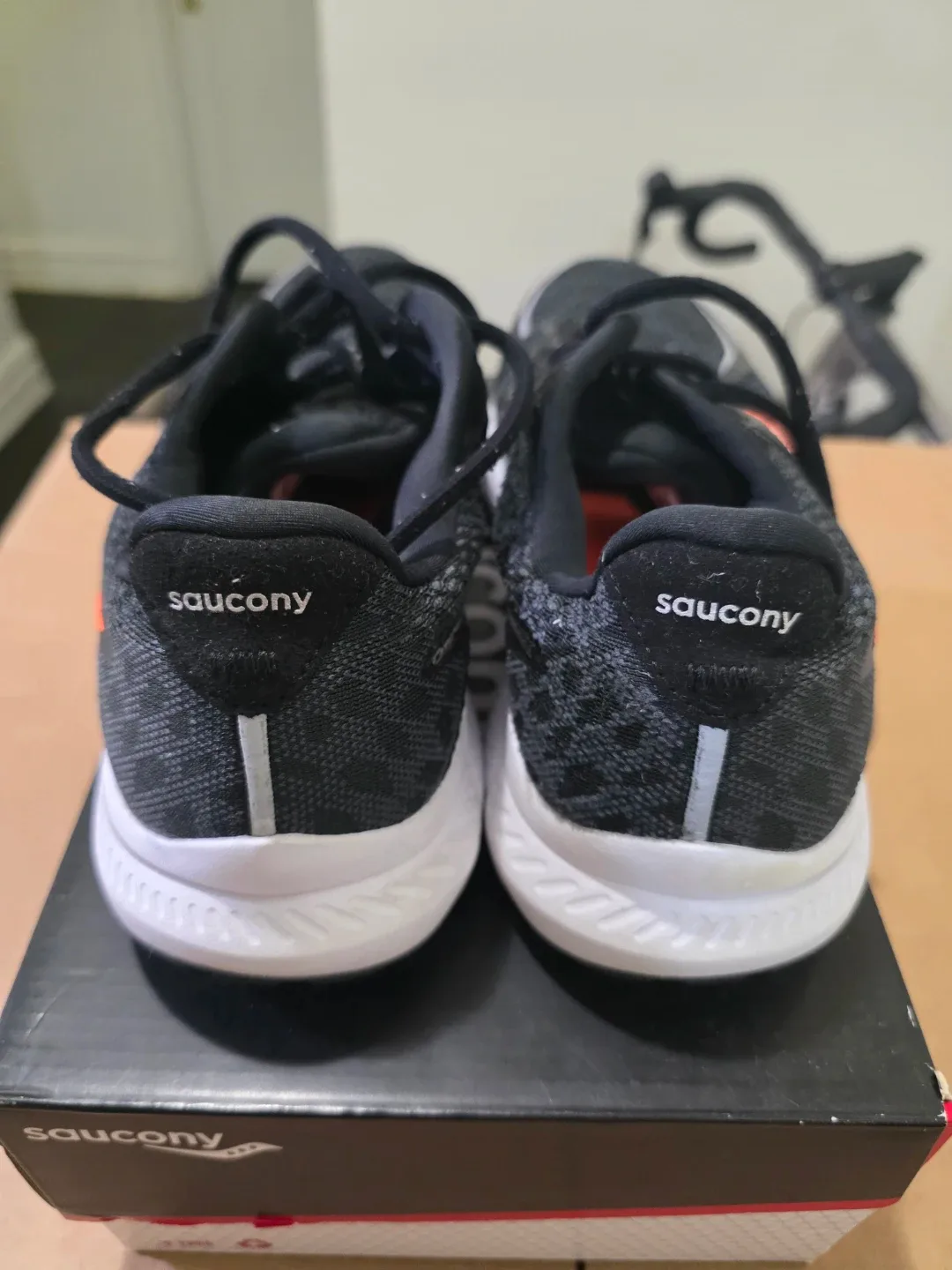 Saucony PWRRUN Running Shoes Men Size 10.5 Wide - photo 2