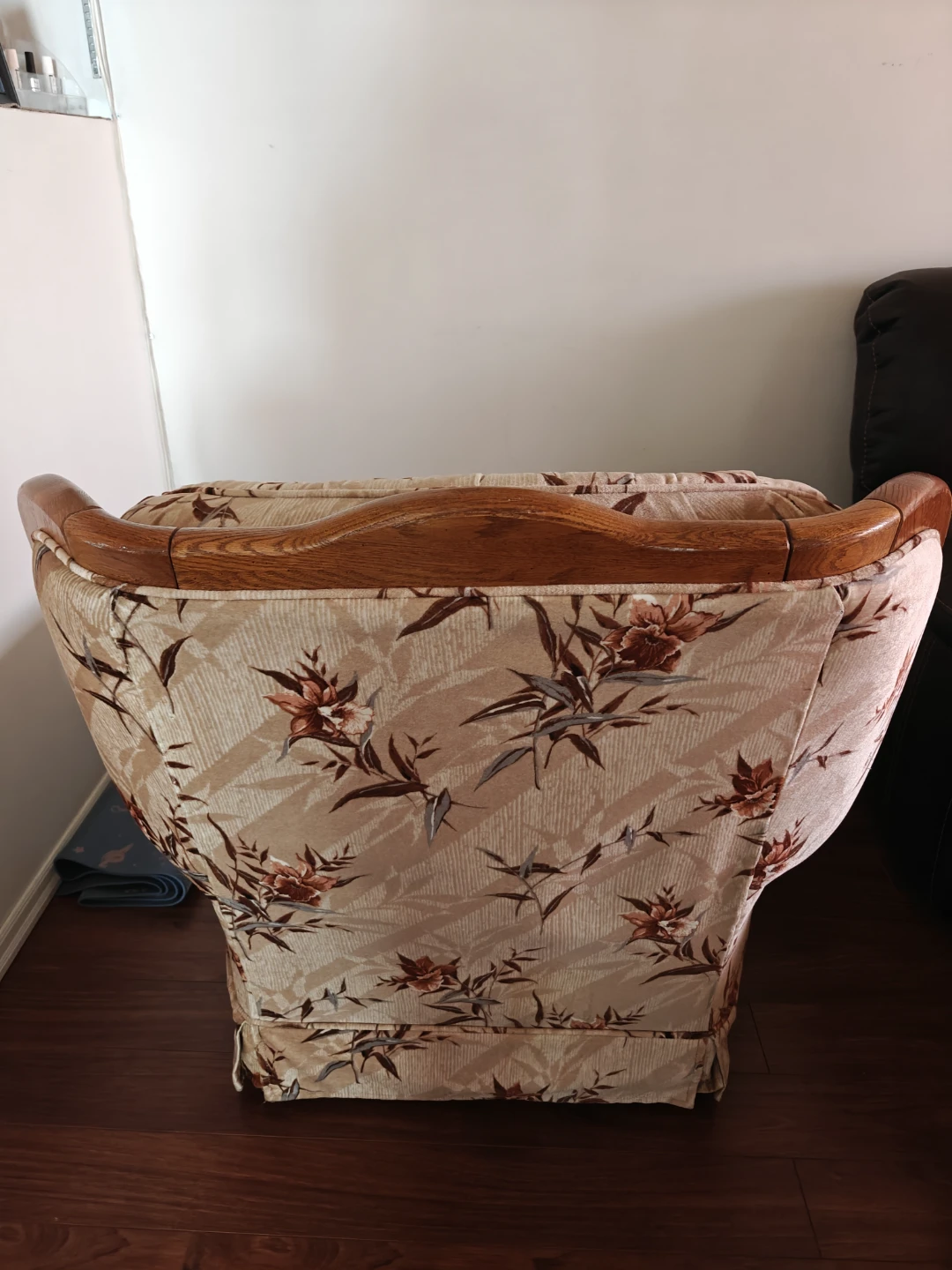 Big Cozy Vintage/ Classic Floral Rocking Chair - 99 OBO - photo 2