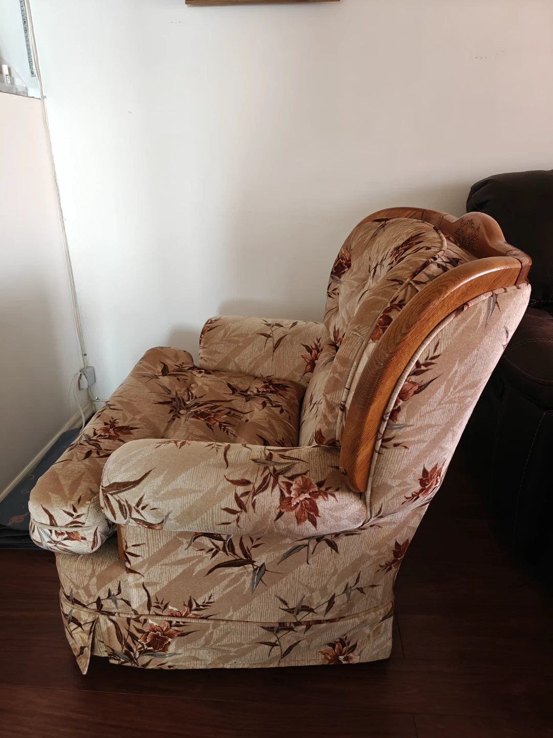 Big Cozy Vintage/ Classic Floral Rocking Chair - 99 OBO - photo 4