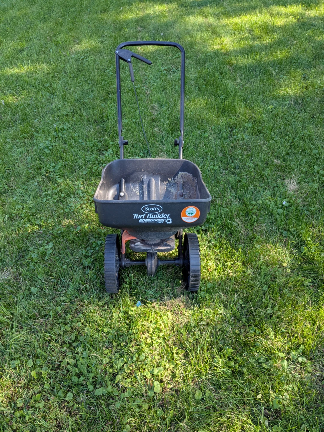 Scotts Turf Builder Broadcast Spreader - photo 2