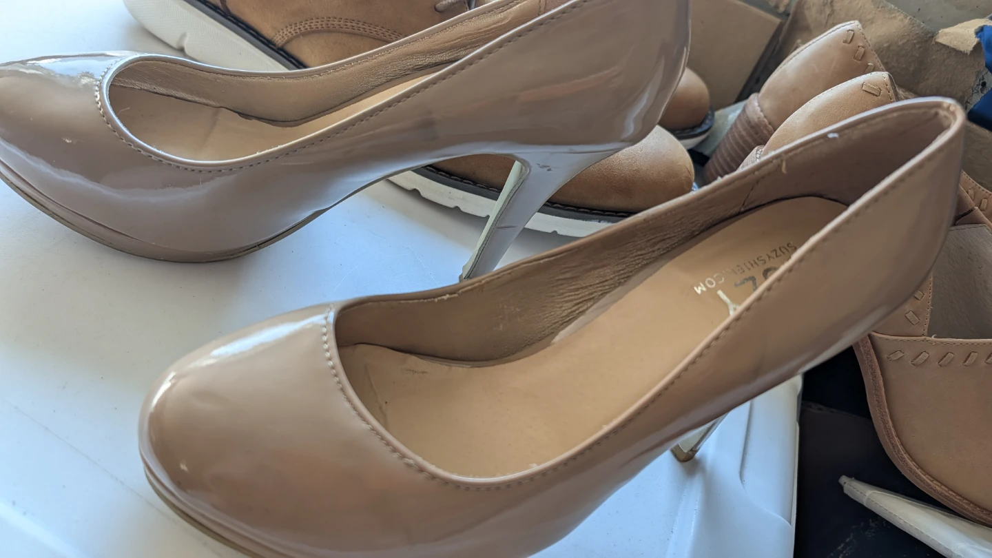 Suzy Shier Patent Nude Pumps