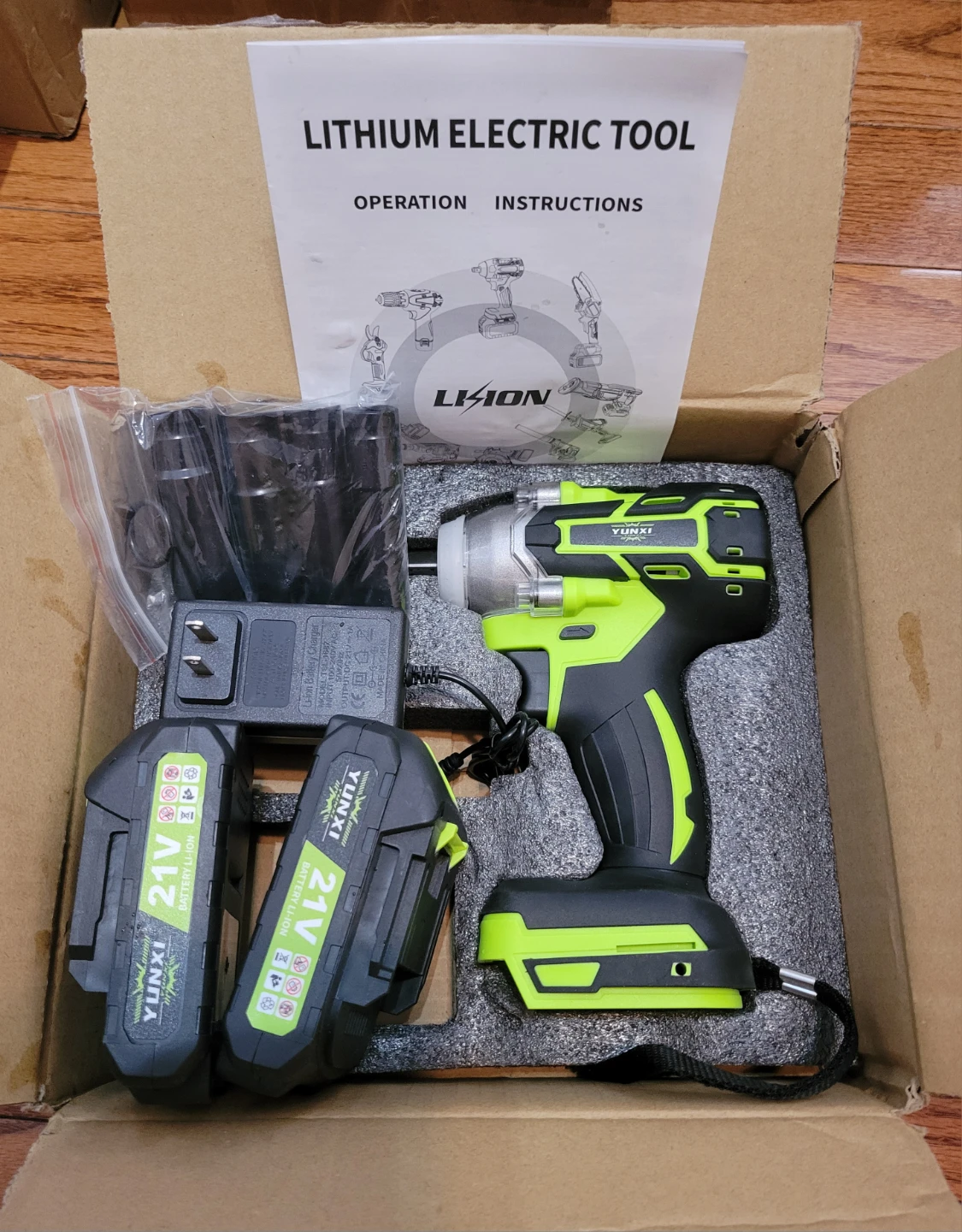 NEW Impact Wrench set w/2 batteries 2.0Ah & 4 Sockets
