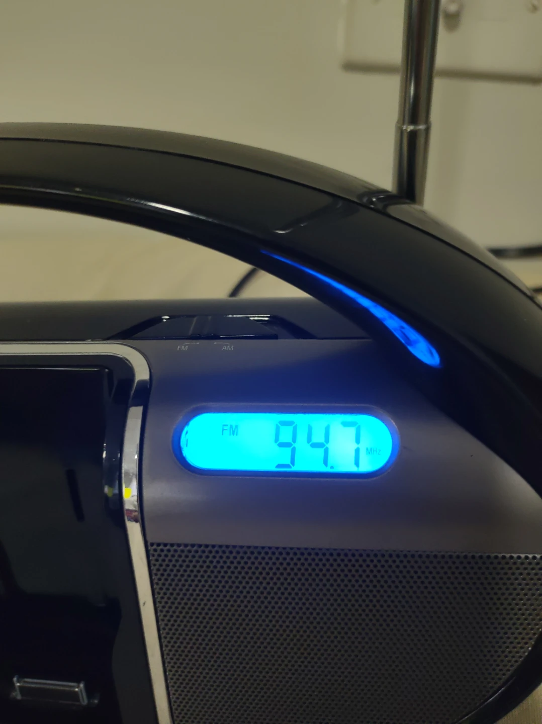 iLive Boombox with Radio and Docking Station - photo 5
