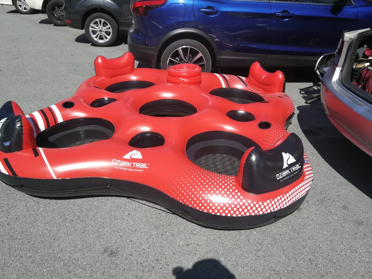 Party float / 4-Person Inflatable Float