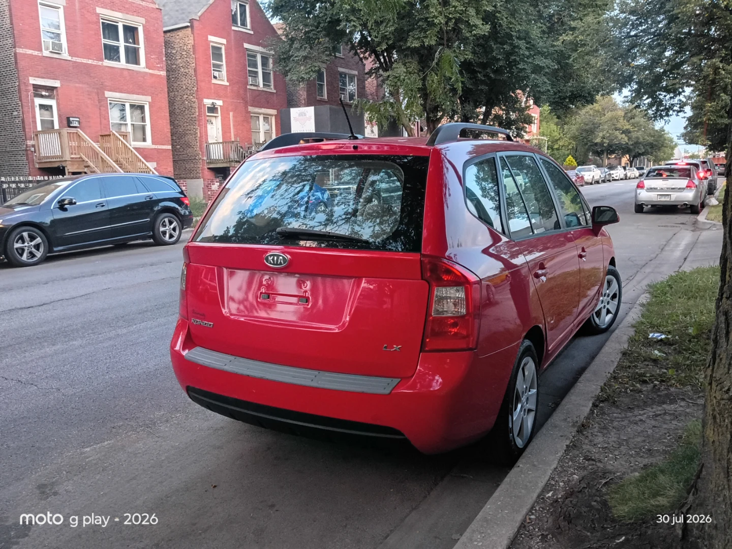Red Kia Rondo LX - photo 3