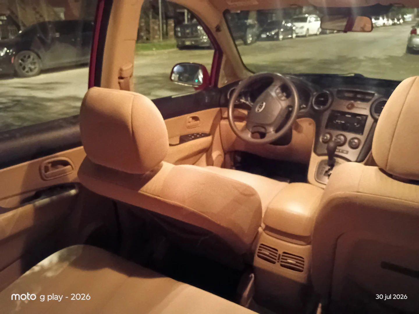 Red Kia Rondo LX - photo 4
