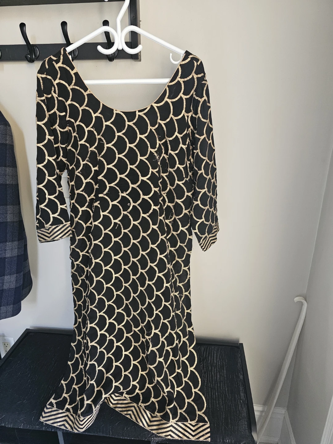 Black and Gold Patterned Kurti with Scarf - photo 2