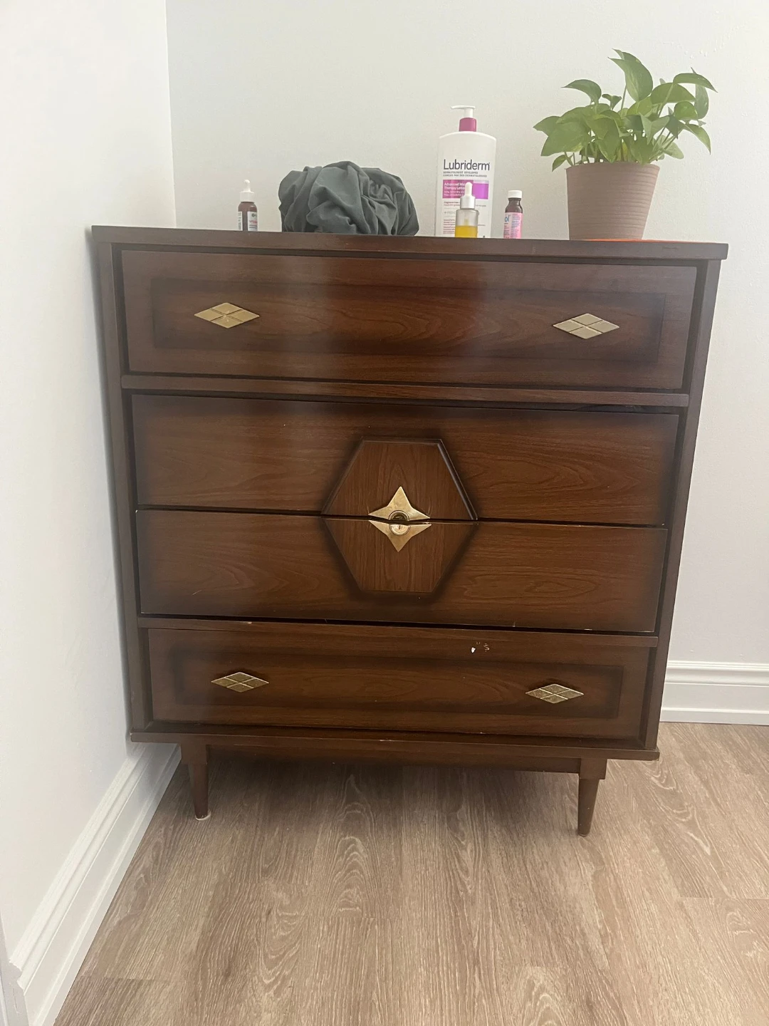 Vintage 4-Drawer Dresser