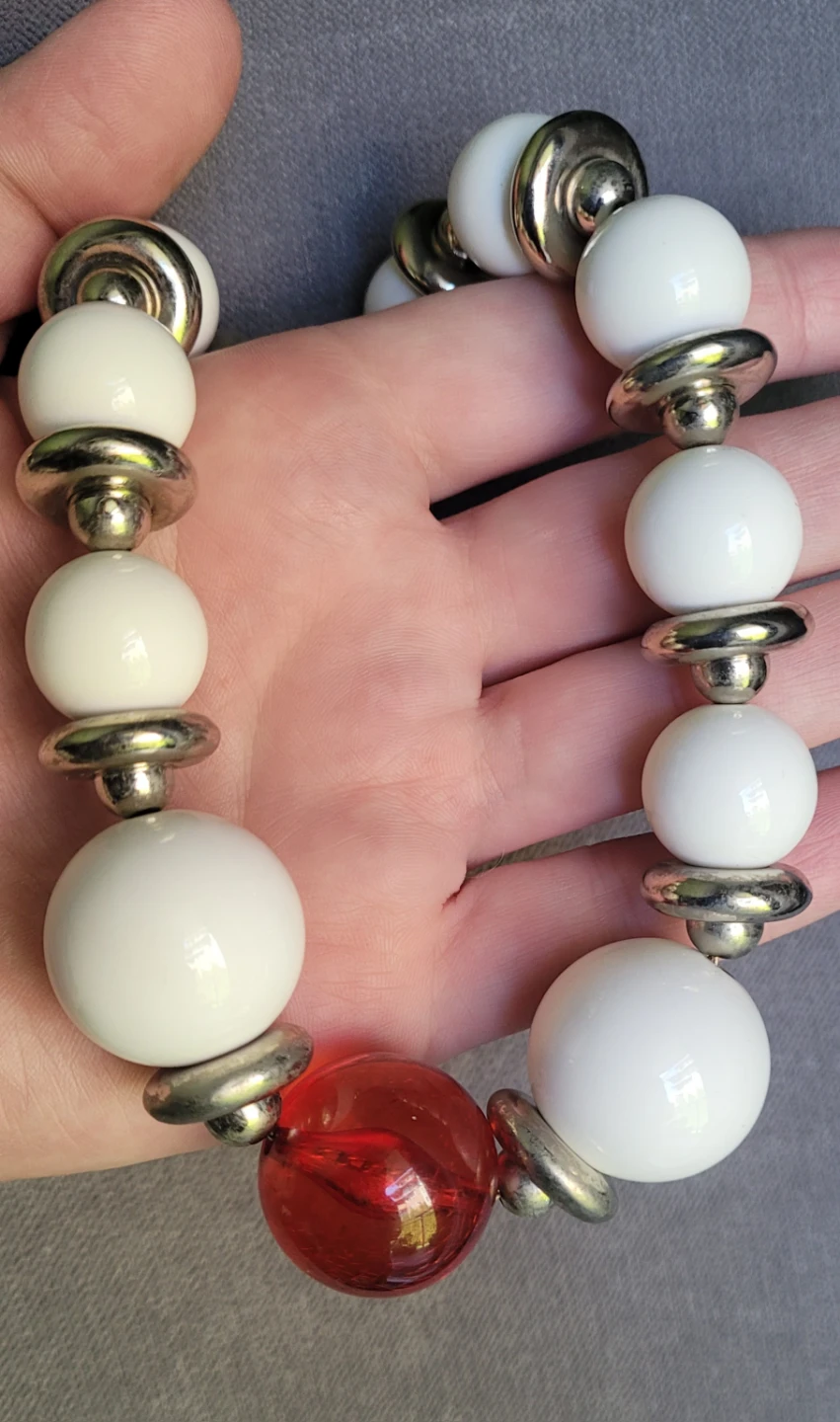 Vintage Necklace | White Lucite Beads & Red Acrylic Centre Bead - photo 3