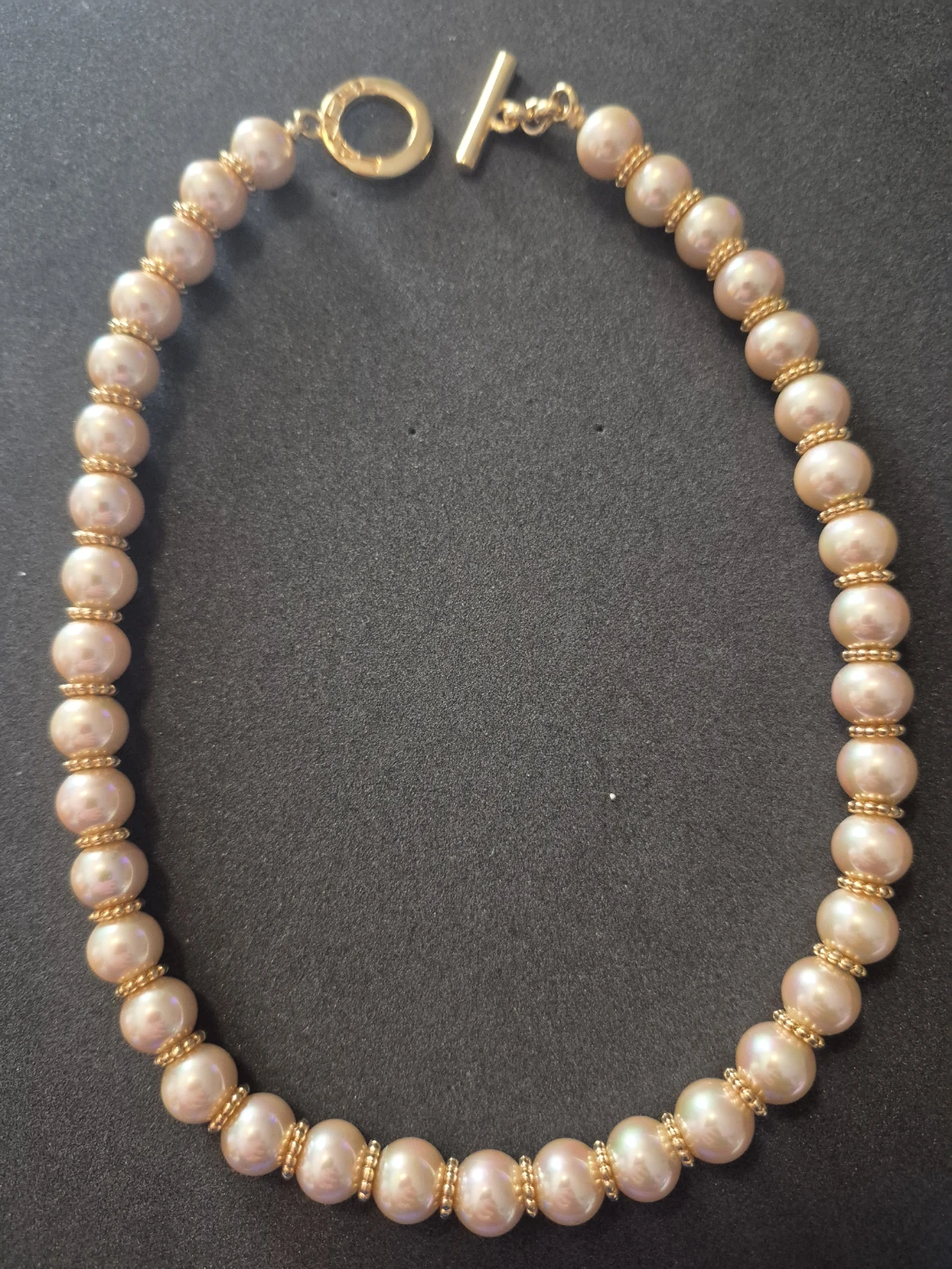 Pearle necklace with gold clasp