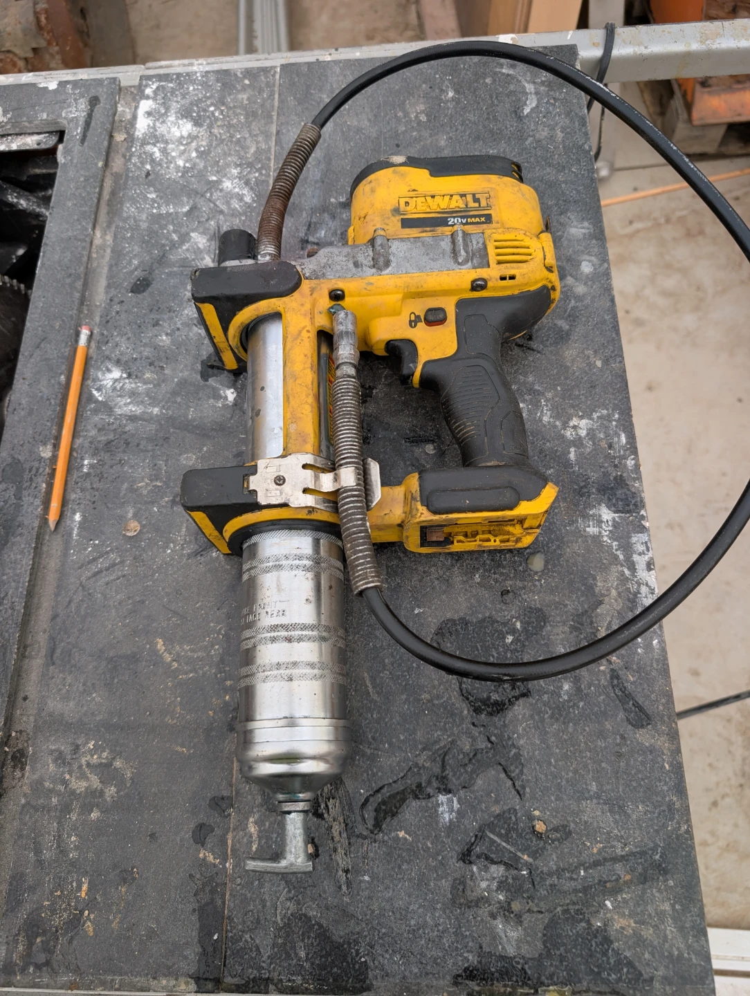 DeWalt 20V MAX Cordless Grease Gun - photo 5