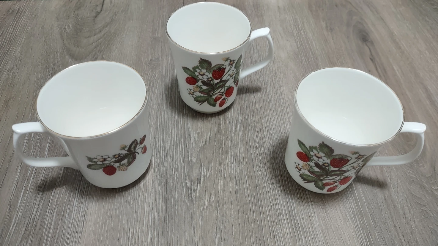 J&G Meakin Strawberry Cups - Set of 3 (+1 needing repair)