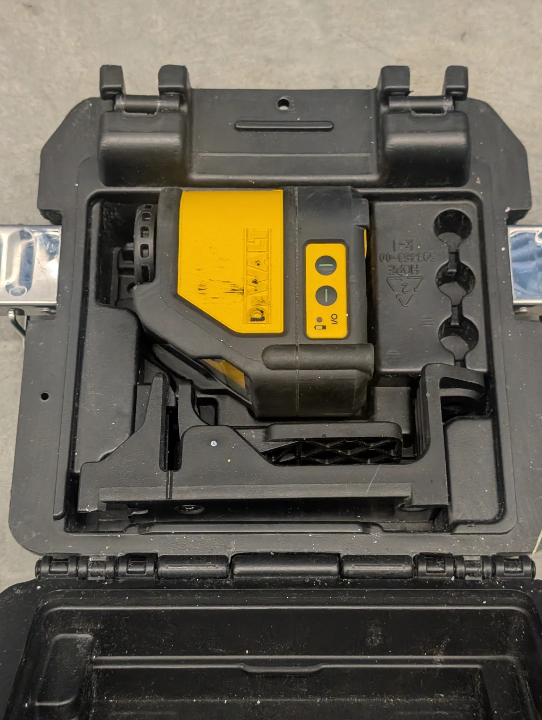 DEWALT Laser Level with Case - photo 3