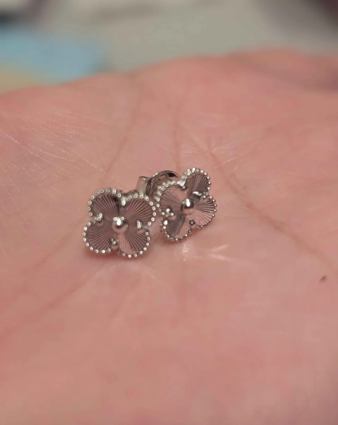 18K White Gold Clover Earrings - photo 3