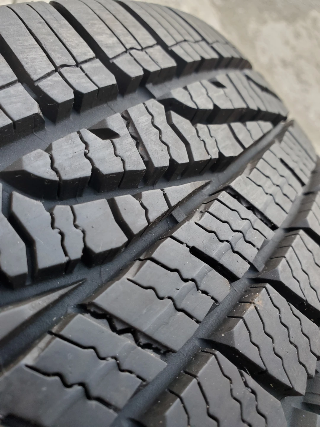 Goodyear Assurance Tires (205/55R/16) (Set of 4)